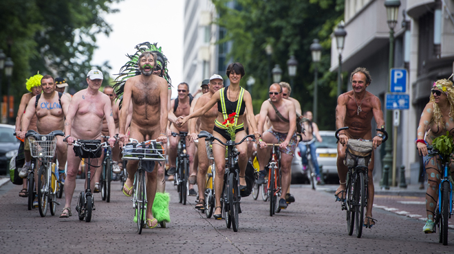 Bruxelles: près de 150 cyclistes nus demandent qu'on leur prête davantage d'attention